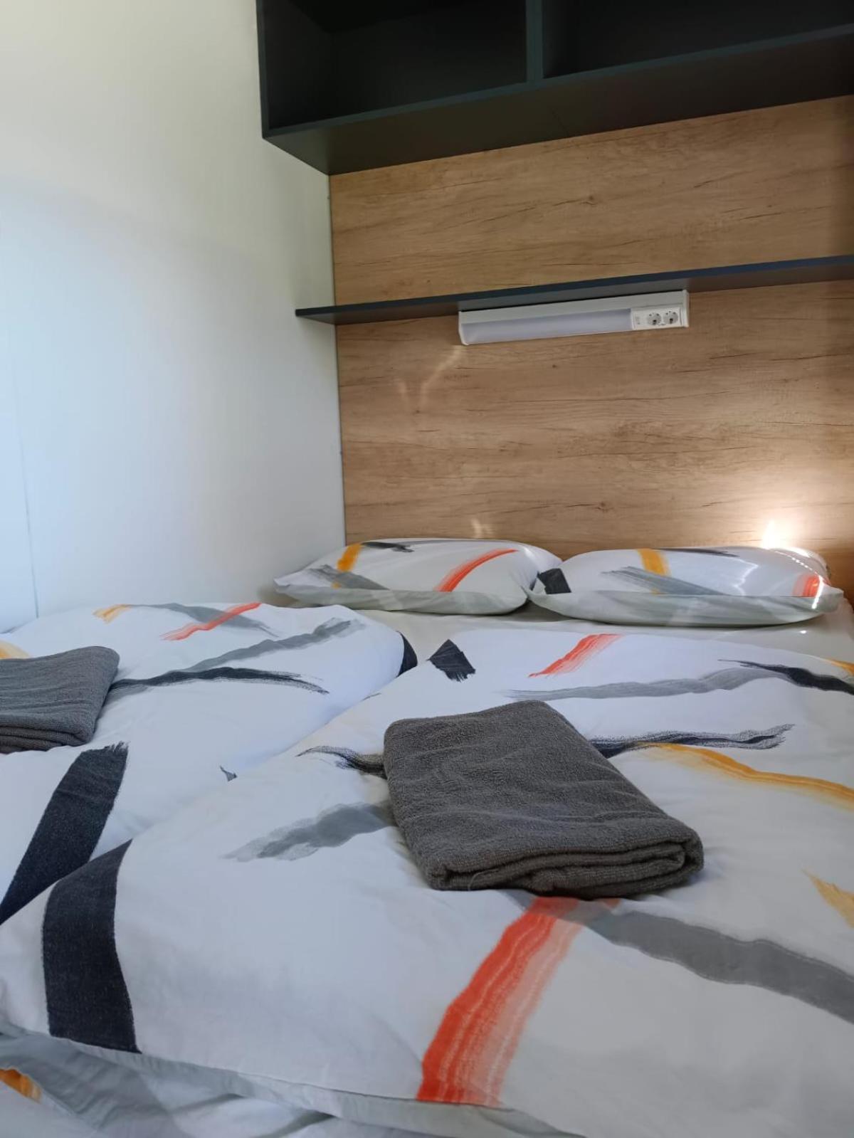 Camping Planik Hotell Ražanac Eksteriør bilde